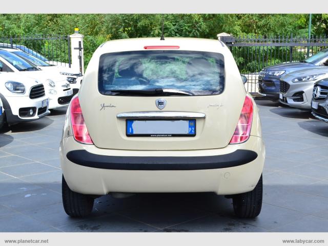 Auto - Lancia ypsilon 1.3 mjt 75 cv oro giallo