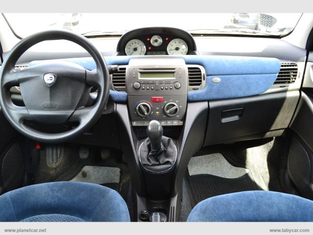 Auto - Lancia ypsilon 1.3 mjt 75 cv oro giallo