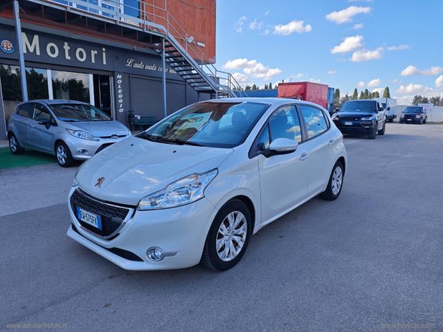 Peugeot 208 1.4 e-hdi 68 cv automatica comandi speciali disabili