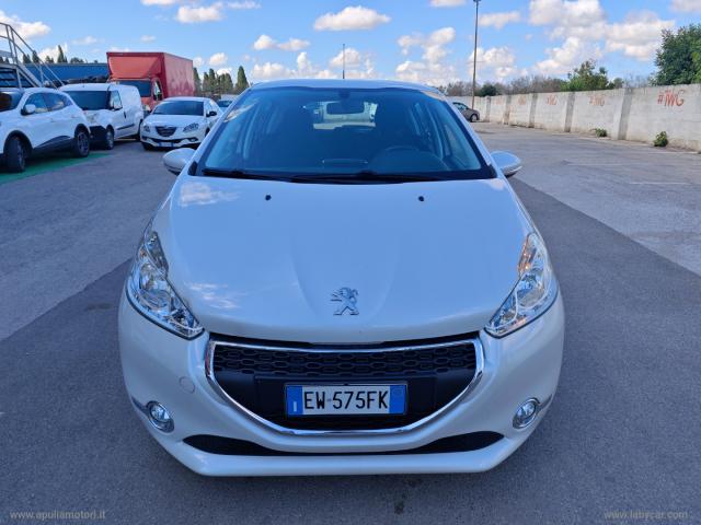 Auto - Peugeot 208 1.4 e-hdi 68 cv automatica comandi speciali disabili