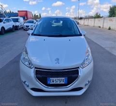 Auto - Peugeot 208 1.4 e-hdi 68 cv automatica comandi speciali disabili