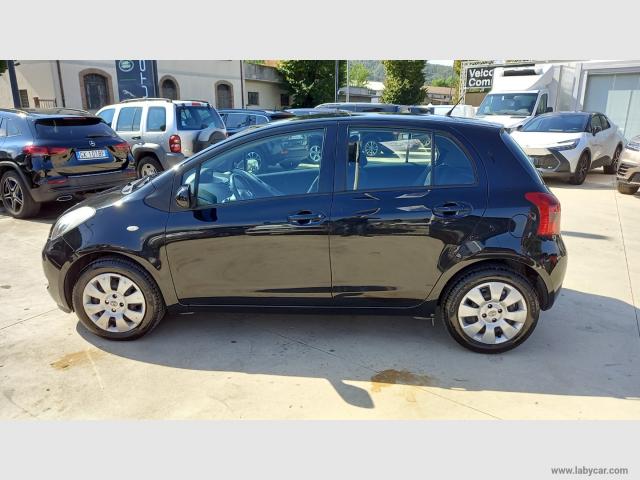 Auto - Toyota yaris 1.0 5p. sol