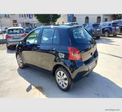 Auto - Toyota yaris 1.0 5p. sol