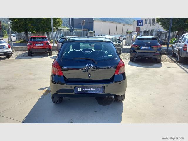 Auto - Toyota yaris 1.0 5p. sol