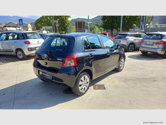 Auto - Toyota yaris 1.0 5p. sol