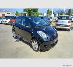 Auto - Toyota yaris 1.0 5p. sol