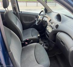 Auto - Toyota yaris 1.0 16v 5p.