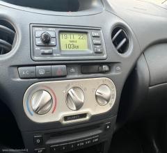 Auto - Toyota yaris 1.0 16v 5p.