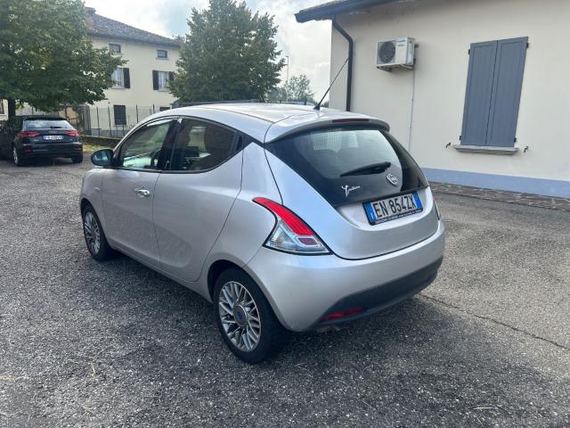 Auto - Lancia ypsilon 1.2 69 cv 5p. gpl ecochic silver