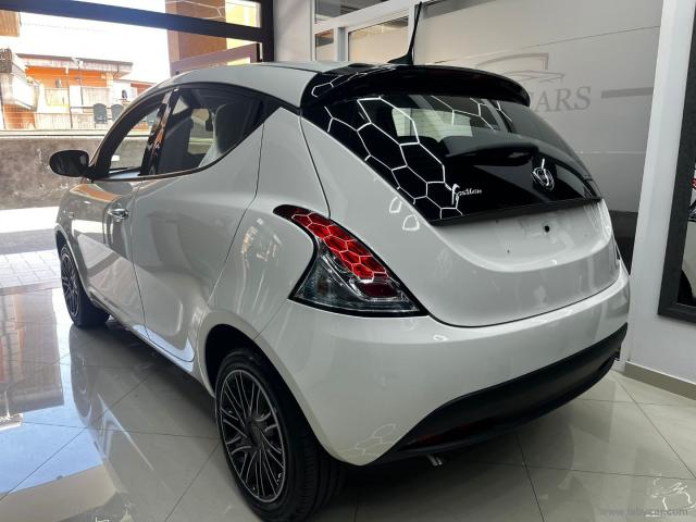 Auto - Lancia ypsilon 1.0 firefly 5ps&s hyb. eco unyca