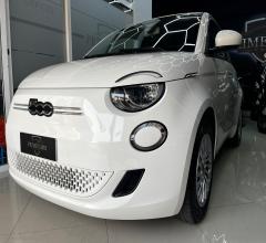 Auto - Fiat 500 la prima berlina 42 kwh