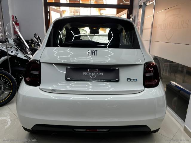 Auto - Fiat 500 la prima berlina 42 kwh