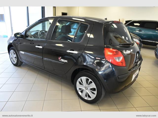 Auto - Renault clio 1.2 5p. rip curl