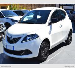 Auto - Lancia ypsilon 1.0 firefly 5ps&s hyb. eco silv.