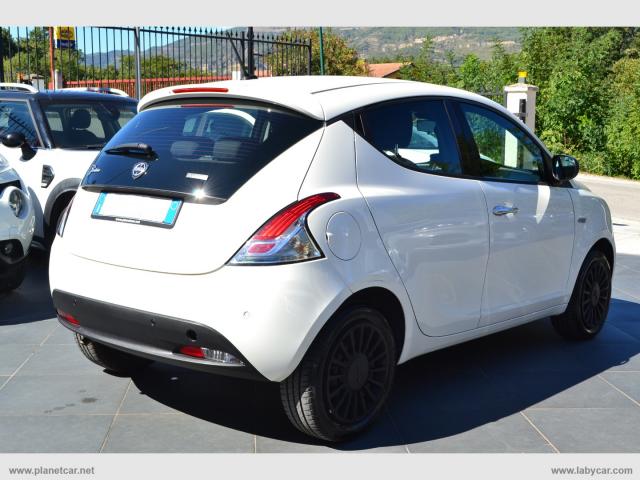 Auto - Lancia ypsilon 1.0 firefly 5ps&s hyb. eco silv.