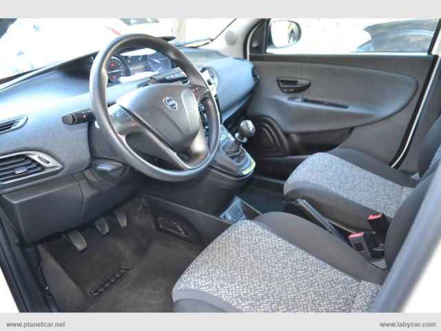 Auto - Lancia ypsilon 1.0 firefly 5ps&s hyb. eco silv.