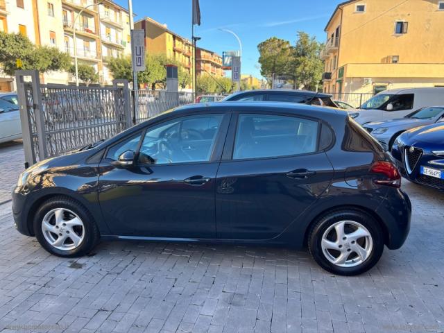 Auto - Peugeot 208 puretech 68 5p. active