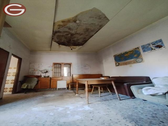 Appartamenti in Vendita - Casa indipendente in vendita a cittanova centro