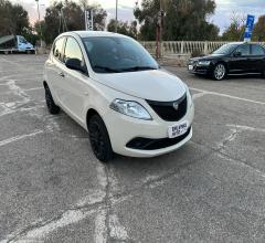 Auto - Lancia ypsilon 1.2 69 cv 5p. gold