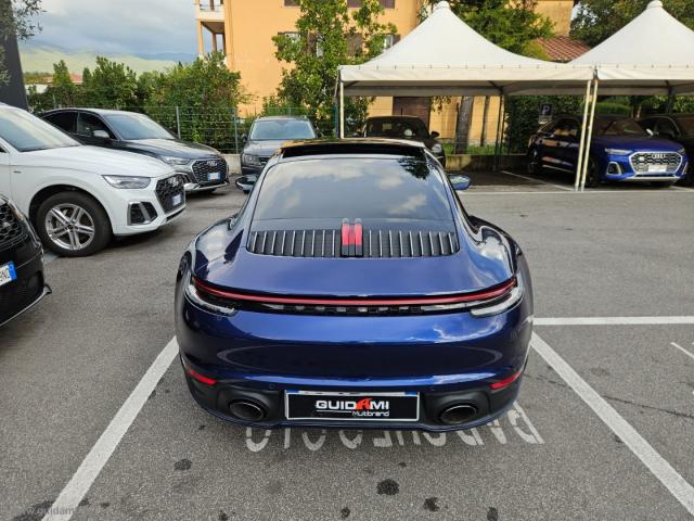 Auto - Porsche 992 carrera 4s coupe