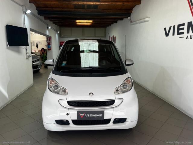 Smart fortwo 52 kw mhd coupÃ© white tailor made