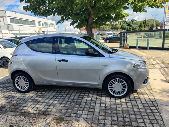 Auto - Lancia ypsilon 1.3 mjt 95 cv 5p. s&s elefantino