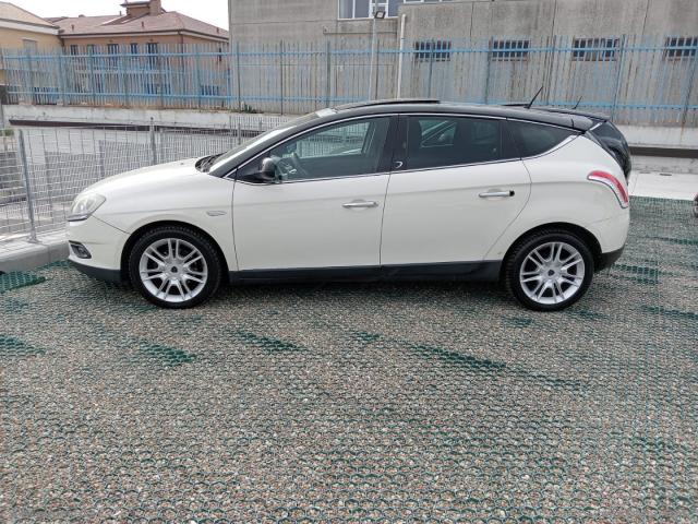 Auto - Lancia delta 1.6 mjt platino