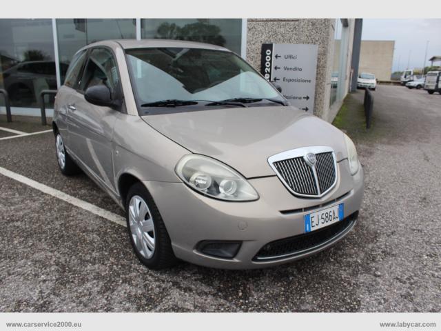 Auto - Lancia ypsilon 1.2 69 cv argento