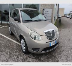 Lancia ypsilon 1.2 69 cv argento