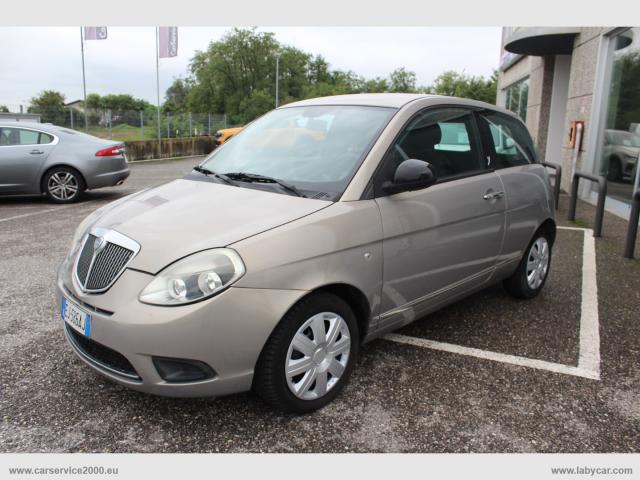 Auto - Lancia ypsilon 1.2 69 cv argento