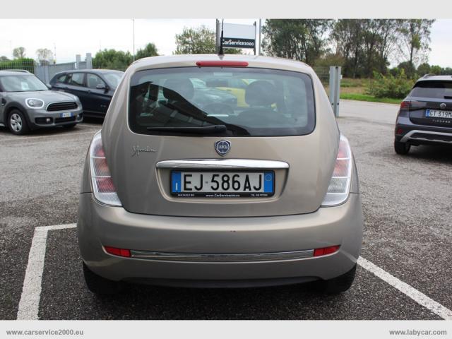 Auto - Lancia ypsilon 1.2 69 cv argento