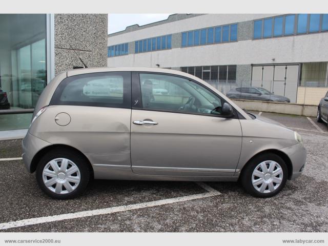 Auto - Lancia ypsilon 1.2 69 cv argento