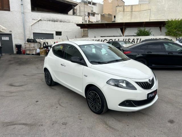 Auto - Lancia ypsilon 1.0 firefly 5p.s&s hybrid silver