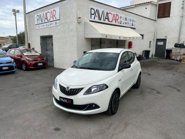 Auto - Lancia ypsilon 1.0 firefly 5p.s&s hybrid silver