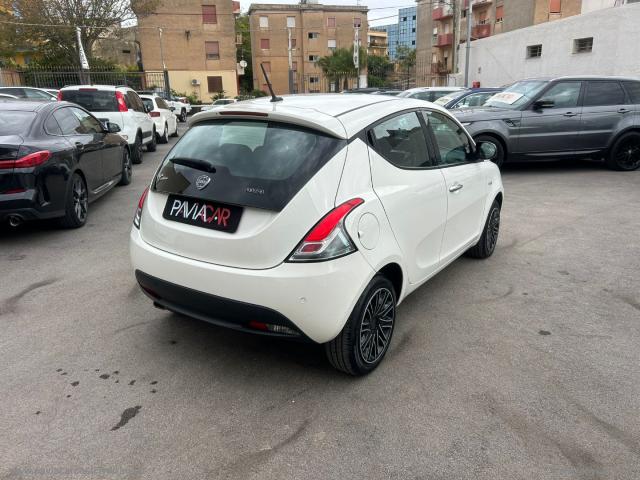 Auto - Lancia ypsilon 1.0 firefly 5p.s&s hybrid silver