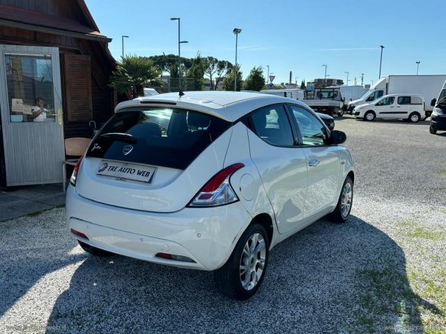 Auto - Lancia ypsilon 1.2 69 cv 5p. gold