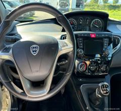 Auto - Lancia ypsilon 1.2 69 cv 5p. gold