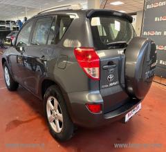 Auto - Toyota rav4 2.2 d-4d 136 cv sol