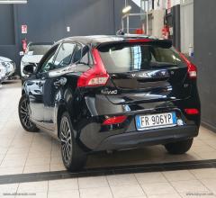 Auto - Volvo v40 t2