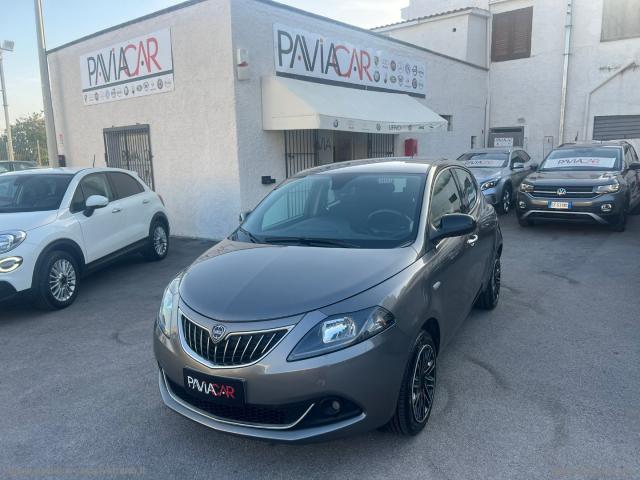 Auto - Lancia ypsilon 1.0 firefly 5ps&s hyb. eco silv.