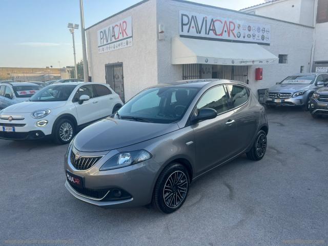 Auto - Lancia ypsilon 1.0 firefly 5ps&s hyb. eco silv.