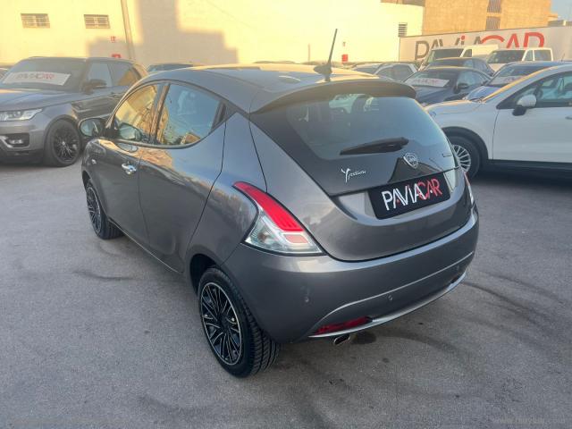 Auto - Lancia ypsilon 1.0 firefly 5ps&s hyb. eco silv.