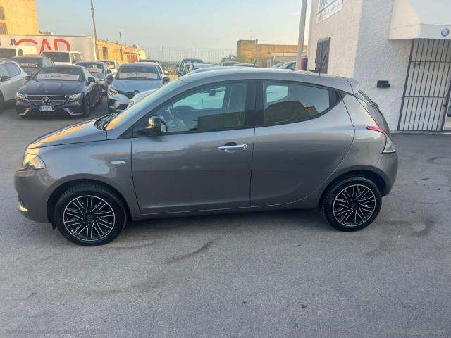 Auto - Lancia ypsilon 1.0 firefly 5ps&s hyb. eco silv.