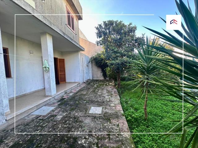 Appartamenti in Vendita - Villa in vendita a leporano marina di leporano