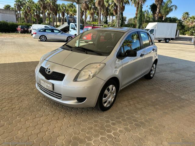 Auto - Toyota yaris 1.0 5p. sol