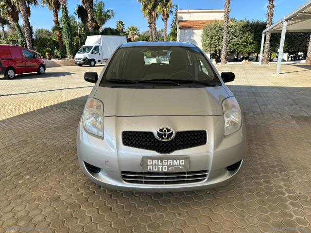 Auto - Toyota yaris 1.0 5p. sol