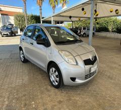 Auto - Toyota yaris 1.0 5p. sol