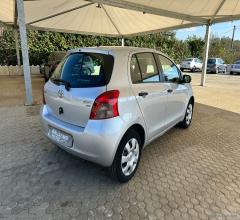 Auto - Toyota yaris 1.0 5p. sol