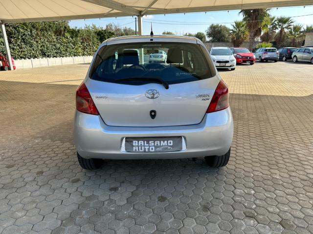 Auto - Toyota yaris 1.0 5p. sol