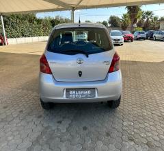 Auto - Toyota yaris 1.0 5p. sol